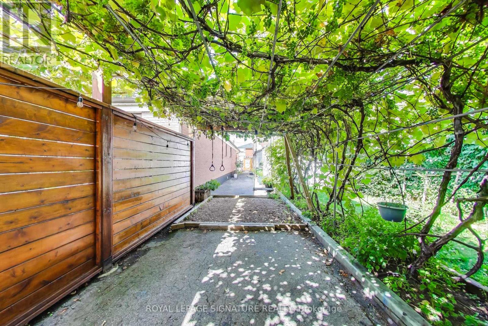Photo 31 of 9 Somerset Avenue, Toronto ON