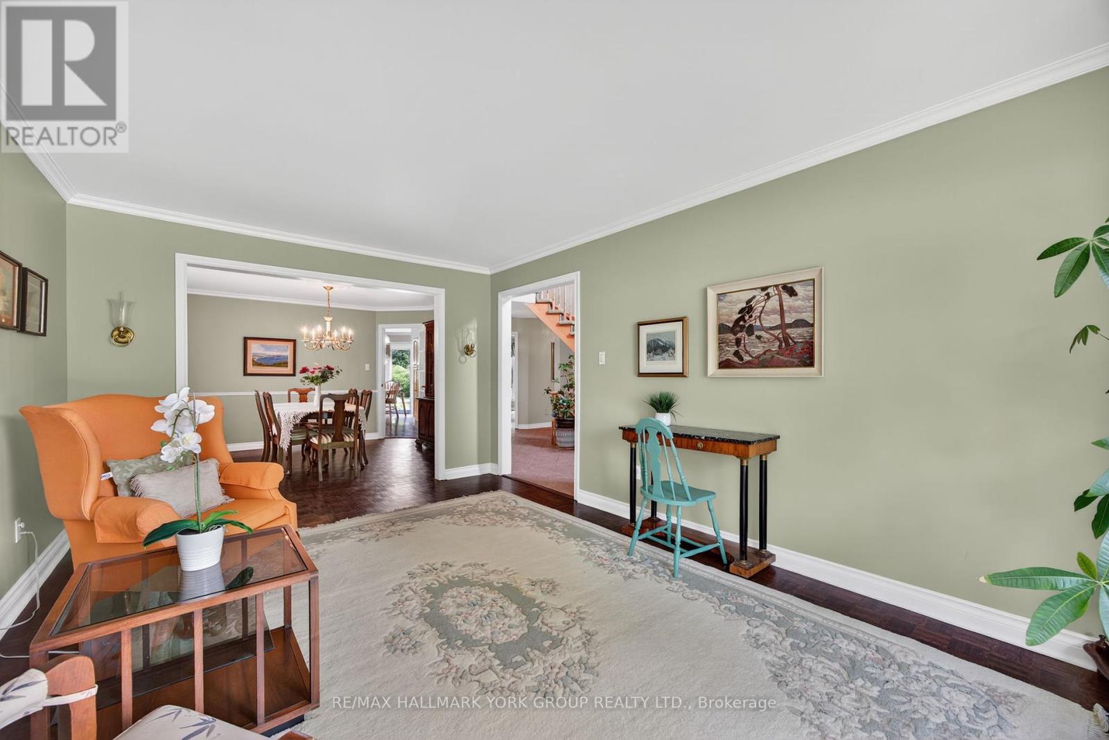 Photo 3 of 64 Craigleith Crescent, Richmond Hill ON