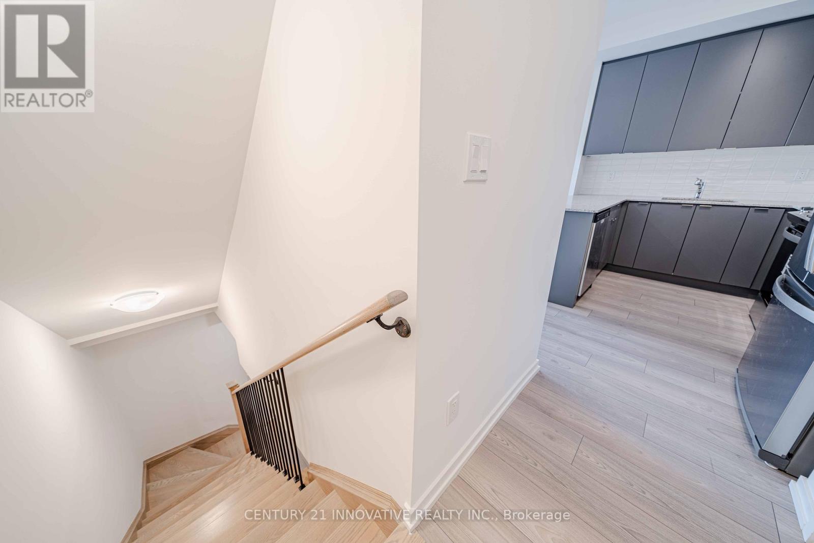 Photo 16 of 5 16 Lytham Green Circle, Newmarket ON