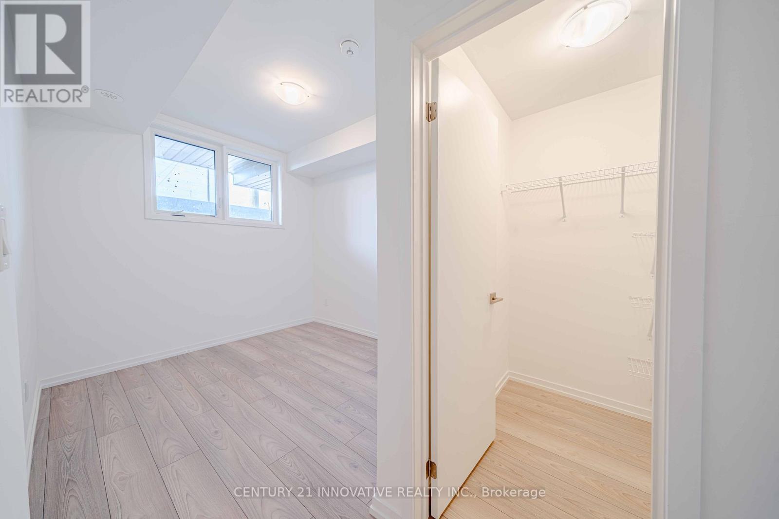 Photo 15 of 5 16 Lytham Green Circle, Newmarket ON