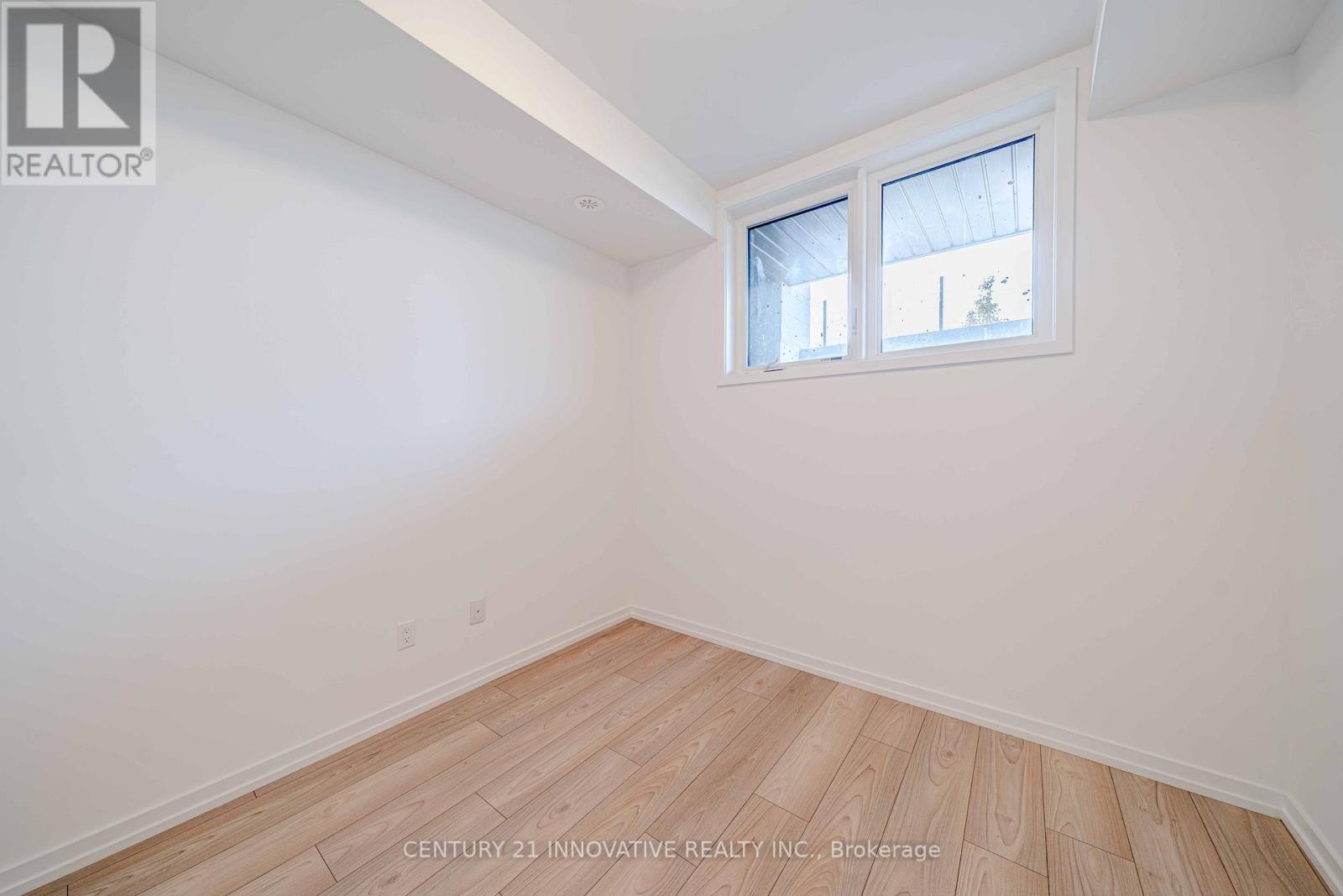 Photo 14 of 5 16 Lytham Green Circle, Newmarket ON