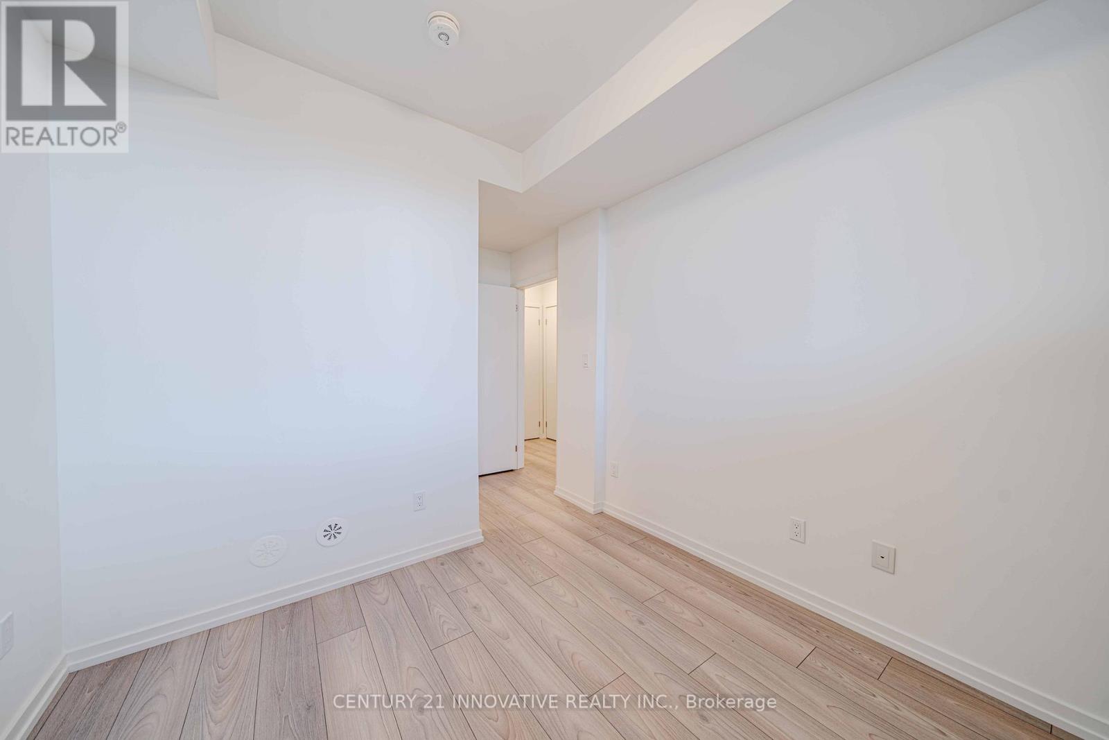 Photo 17 of 5 16 Lytham Green Circle, Newmarket ON