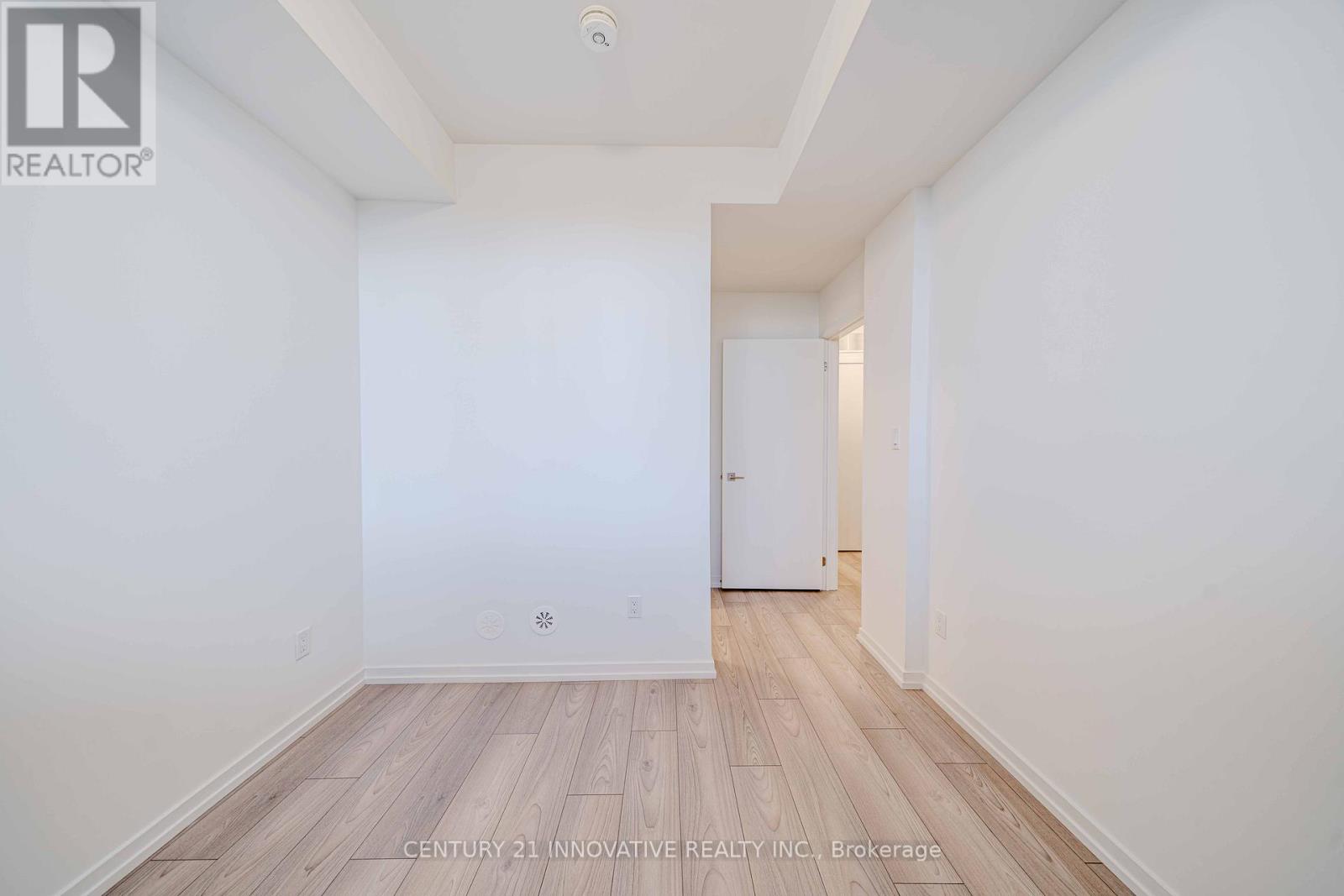 Photo 21 of 5 16 Lytham Green Circle, Newmarket ON