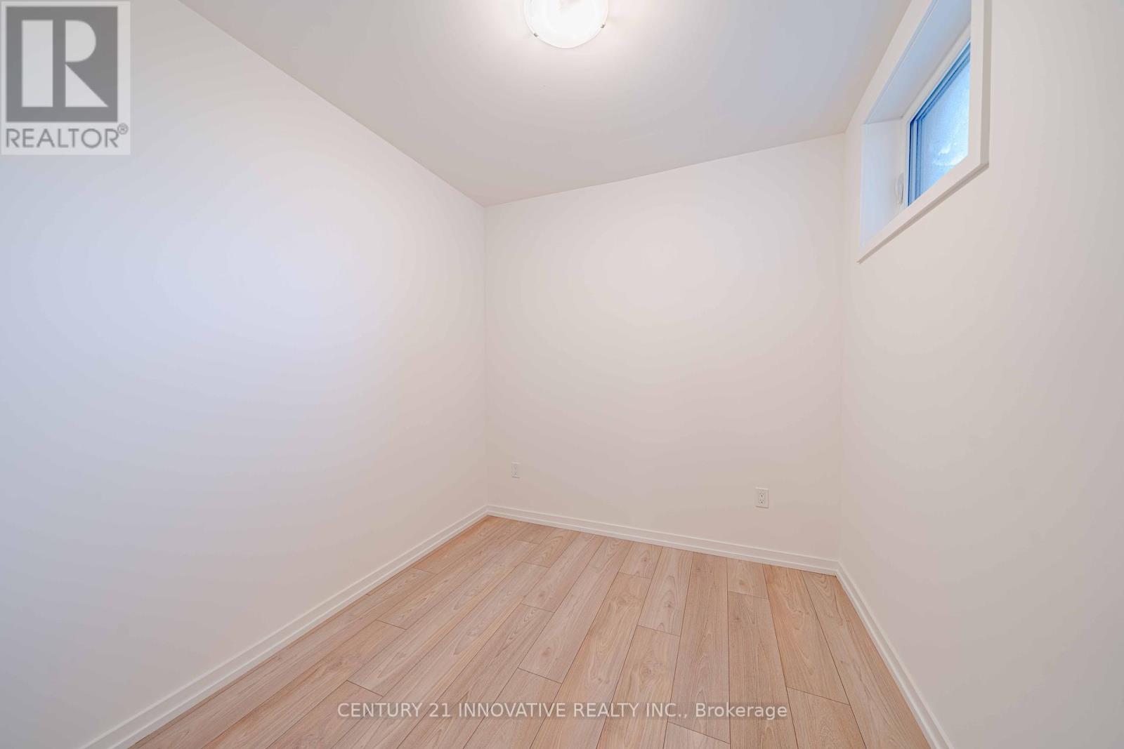 Photo 29 of 5 16 Lytham Green Circle, Newmarket ON
