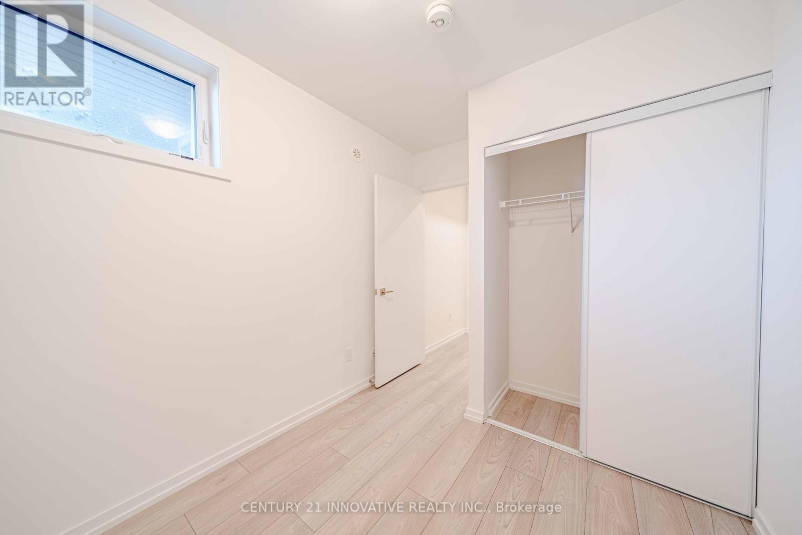 Photo 33 of 5 16 Lytham Green Circle, Newmarket ON