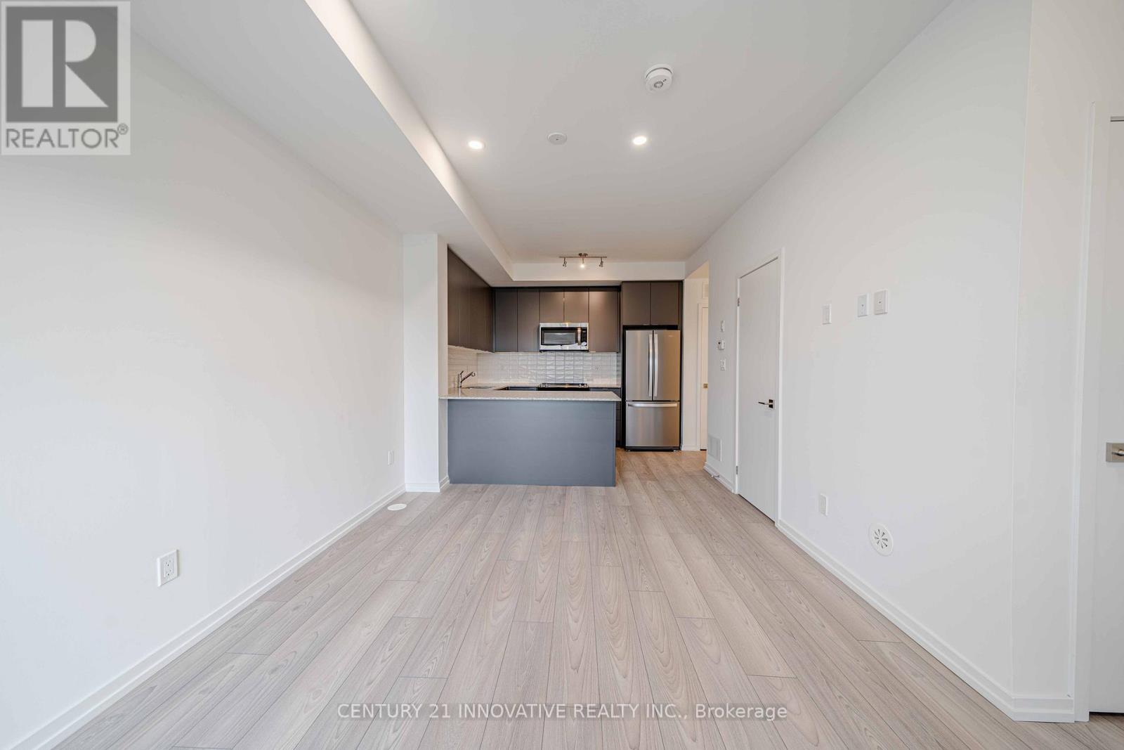 Photo 20 of 5 16 Lytham Green Circle, Newmarket ON