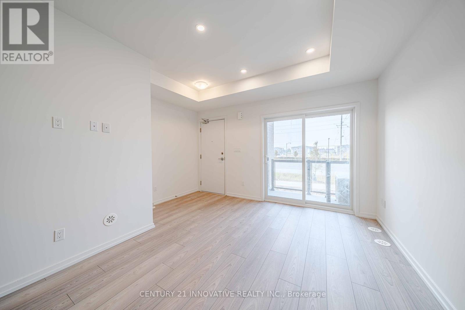 Photo 34 of 5 16 Lytham Green Circle, Newmarket ON