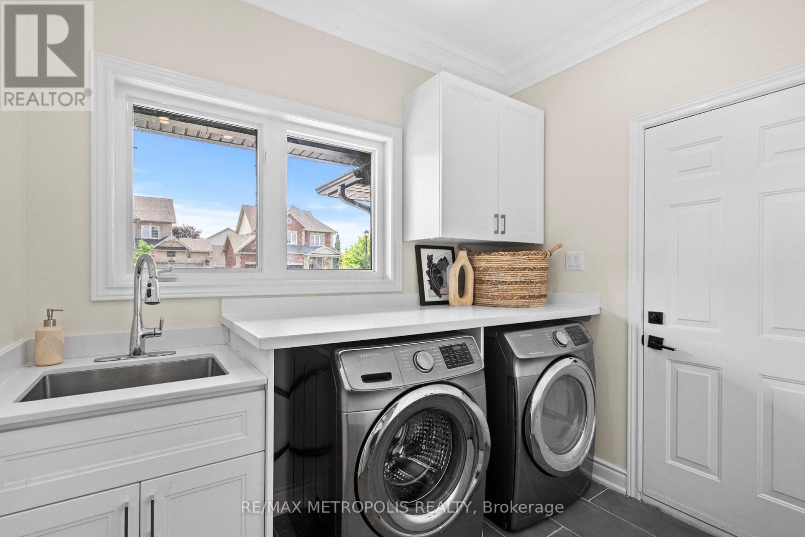 Photo 16 of 35 Nelkydd Lane, Uxbridge ON