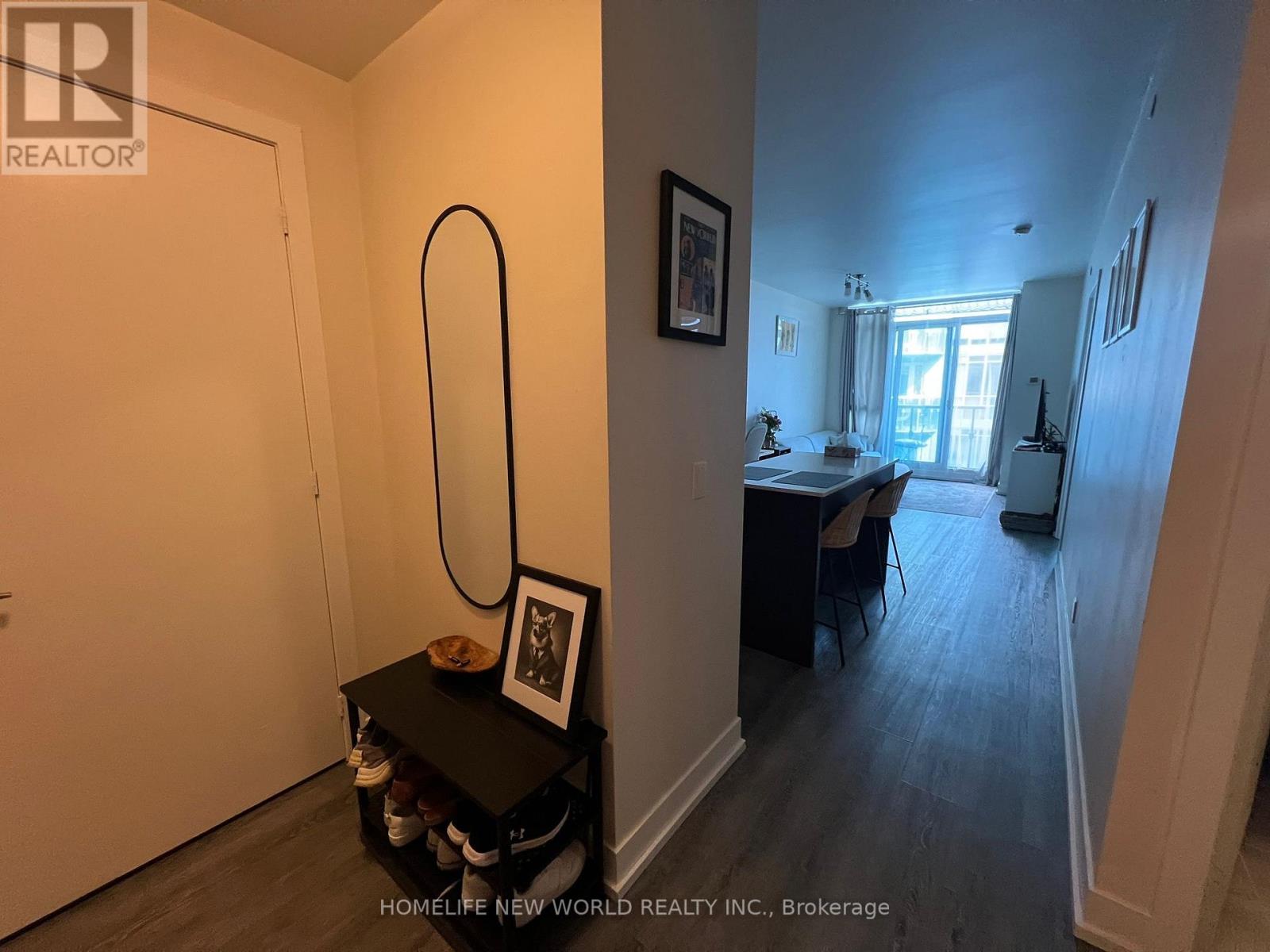 Photo 6 of 645 9471 Yonge Street, Richmond Hill ON