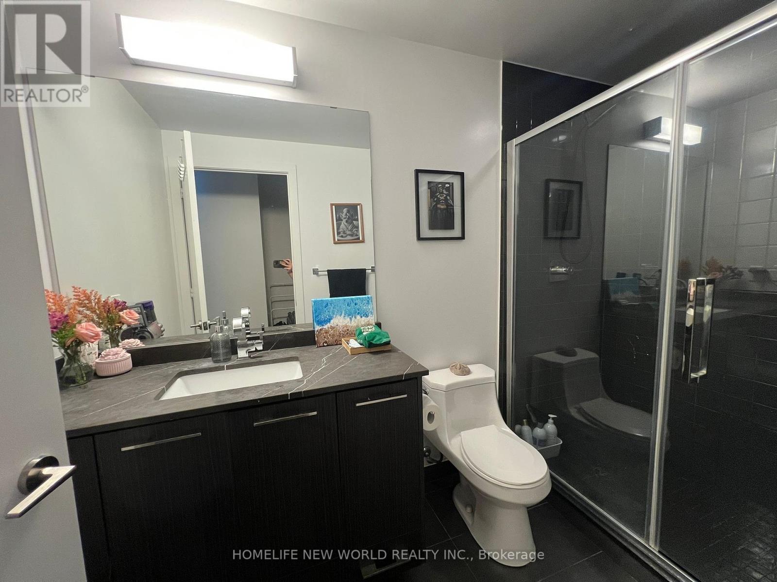 Photo 10 of 645 9471 Yonge Street, Richmond Hill ON