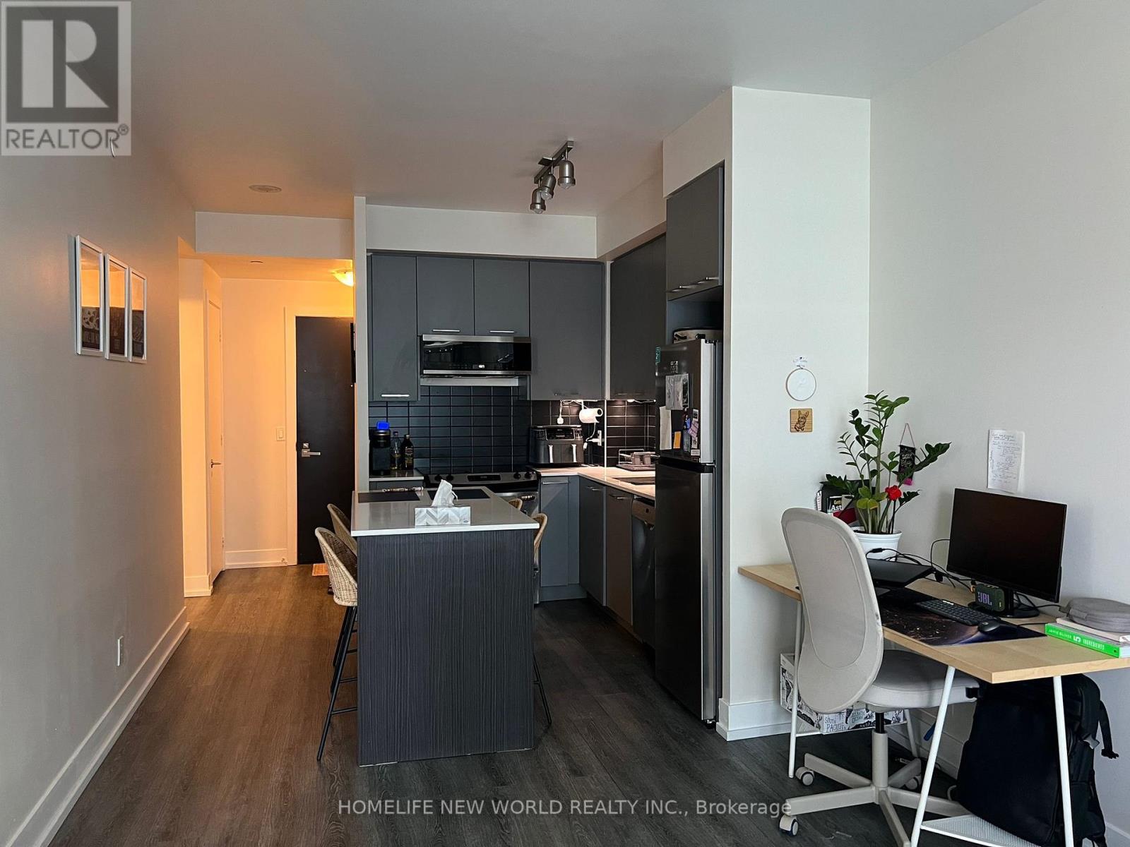 Photo 4 of 645 9471 Yonge Street, Richmond Hill ON