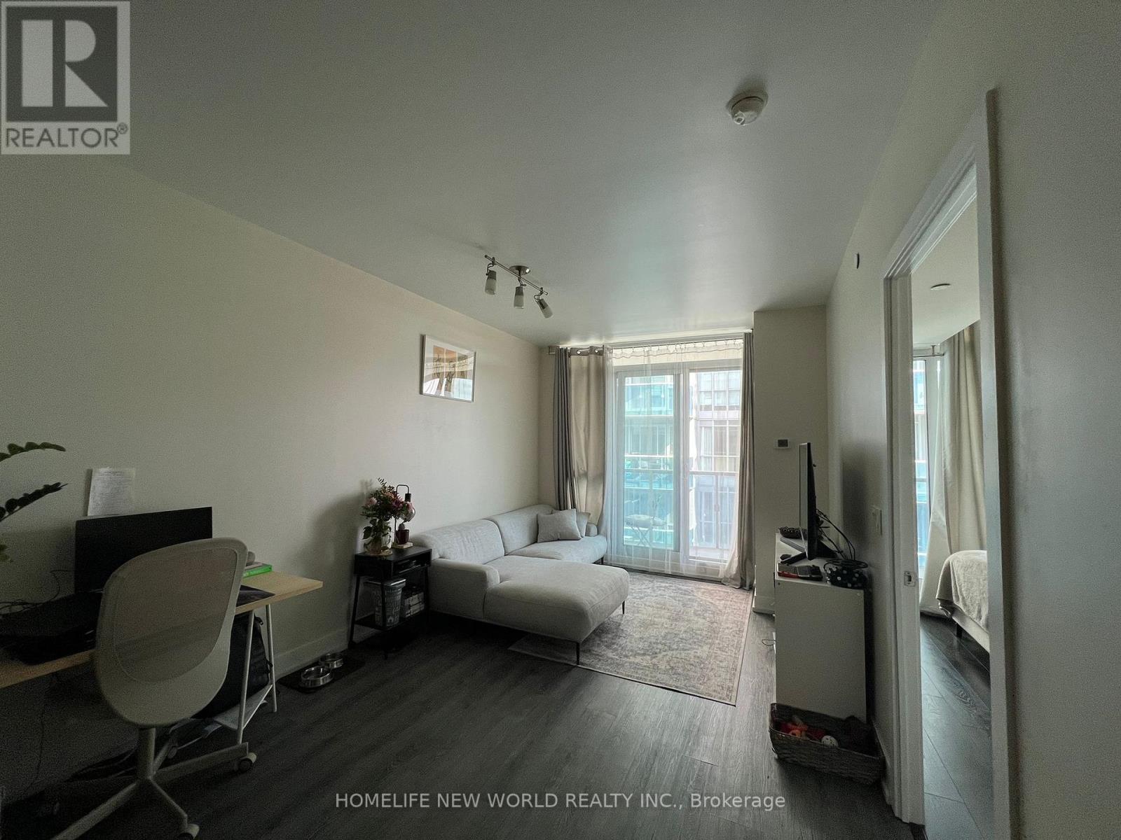Photo 1 of 645 9471 Yonge Street, Richmond Hill ON