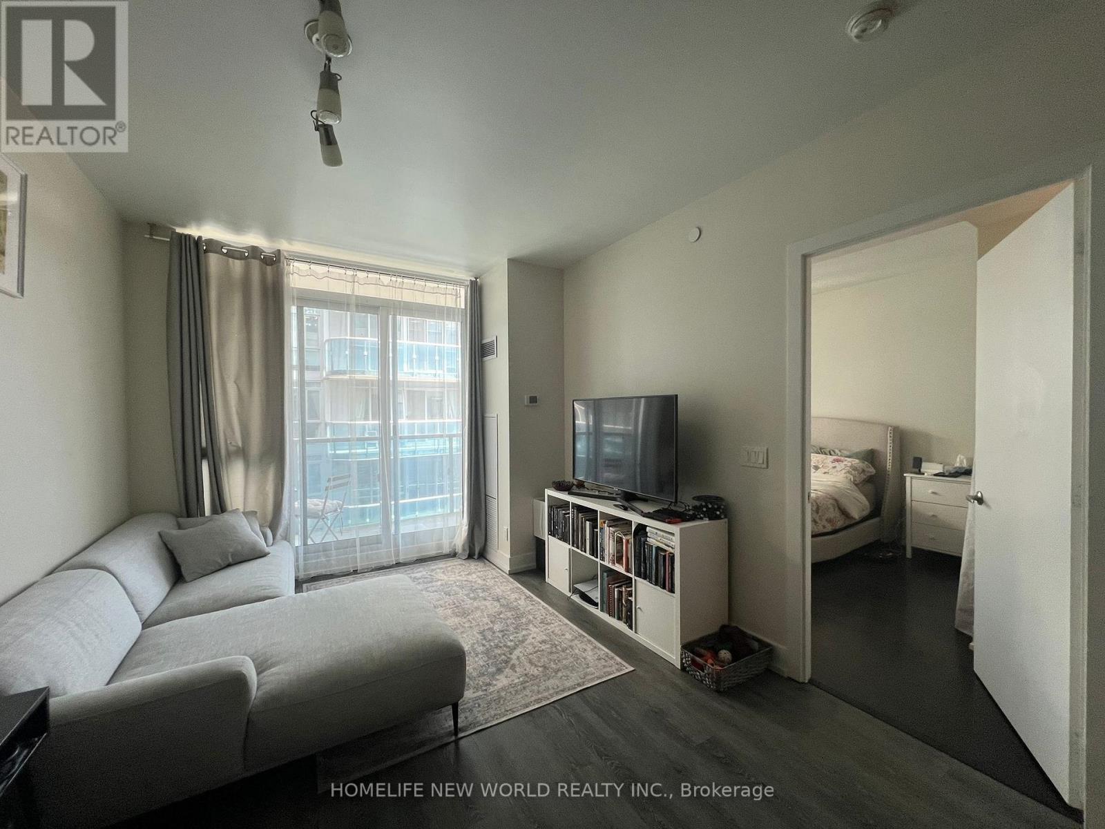 Photo 8 of 645 9471 Yonge Street, Richmond Hill ON