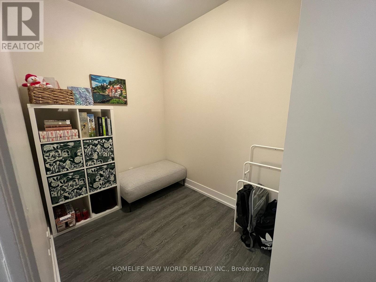 Photo 9 of 645 9471 Yonge Street, Richmond Hill ON