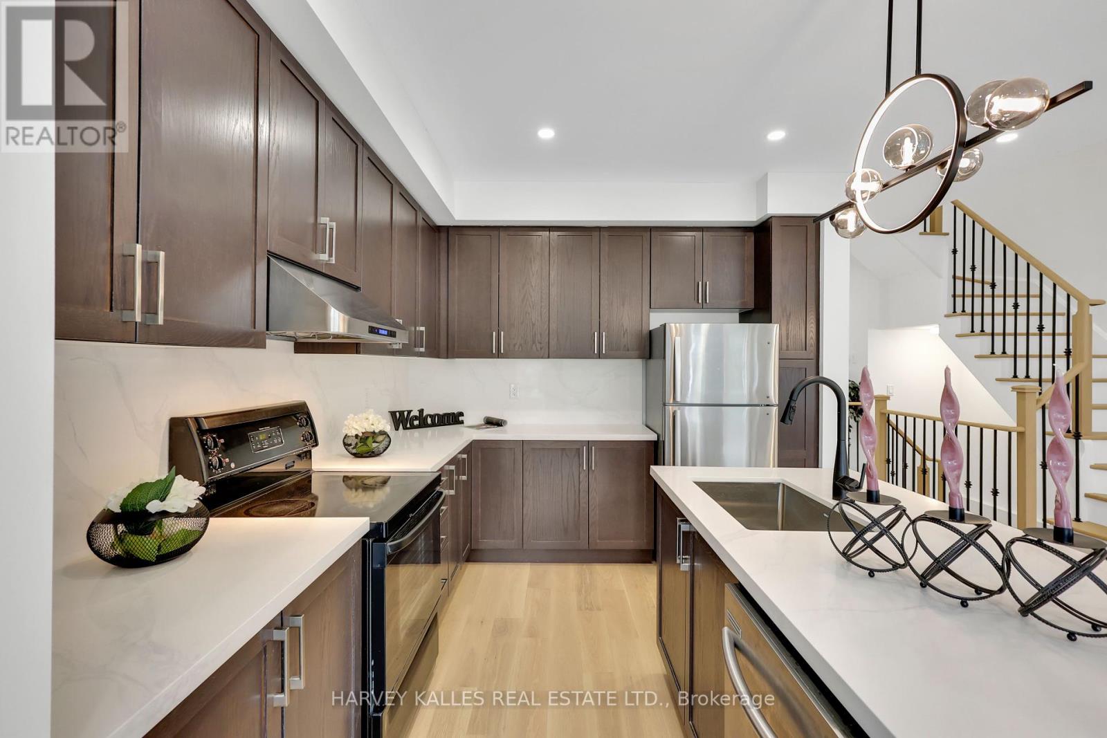 Photo 13 of 170 Boadway Crescent, Whitchurchstouffville ON