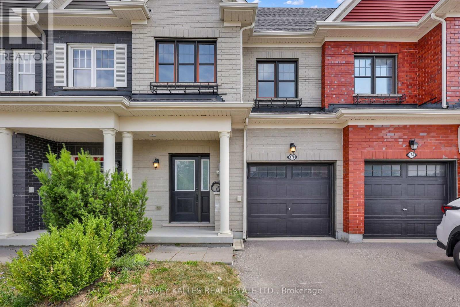 Photo 3 of 170 Boadway Crescent, Whitchurchstouffville ON