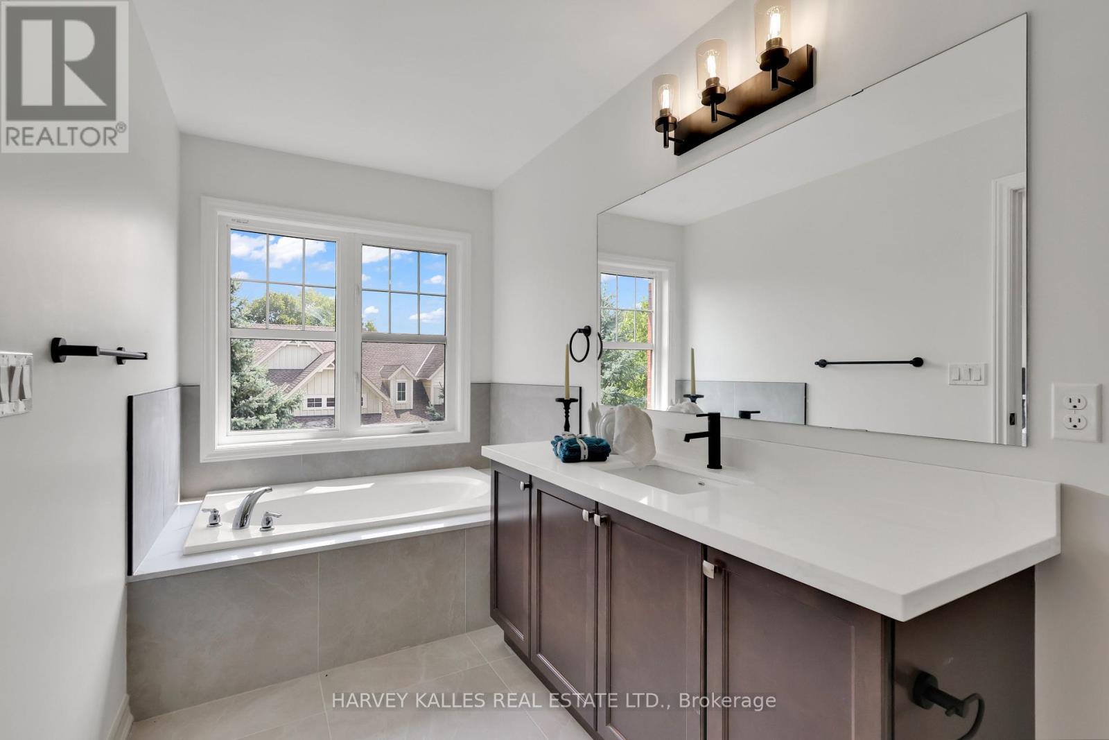 Photo 31 of 170 Boadway Crescent, Whitchurchstouffville ON