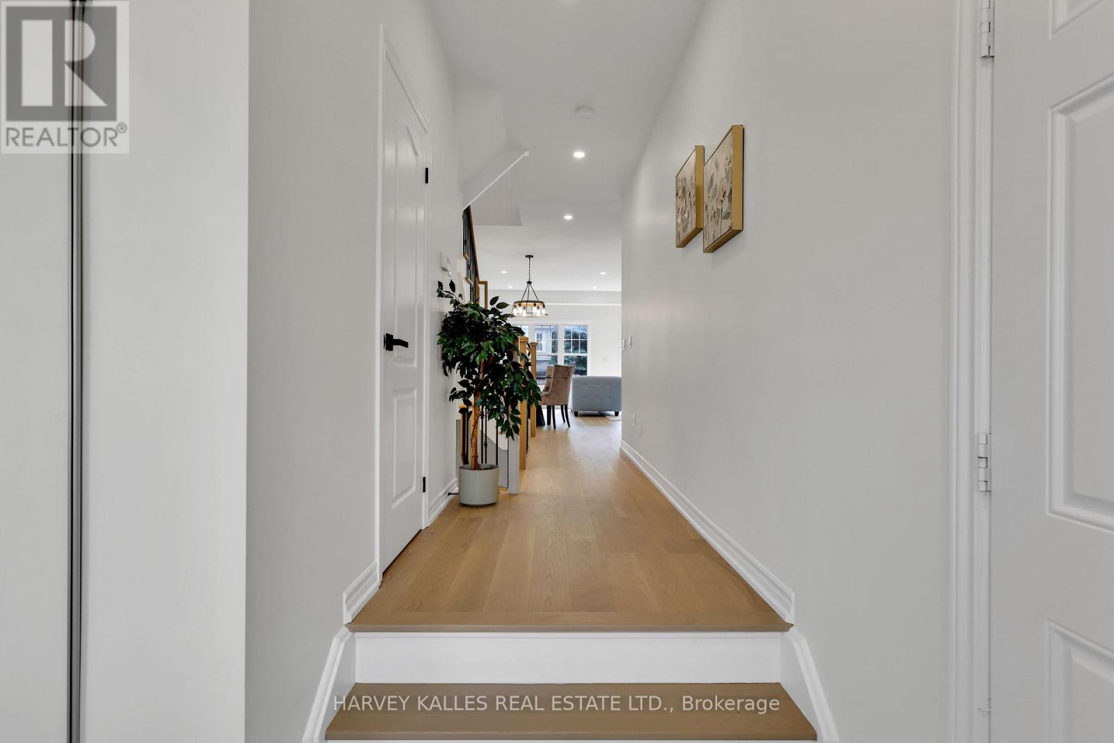 Photo 5 of 170 Boadway Crescent, Whitchurchstouffville ON