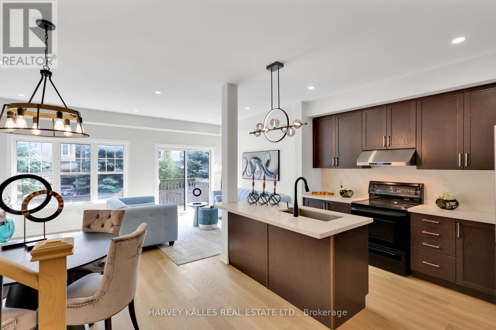 Photo 8 of 170 Boadway Crescent, Whitchurchstouffville ON