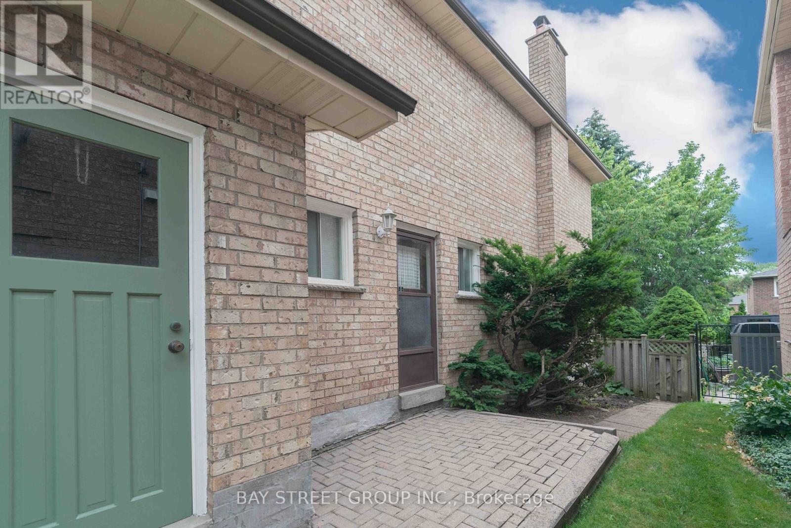Photo 3 of 20 Tailor Street, Markham ON