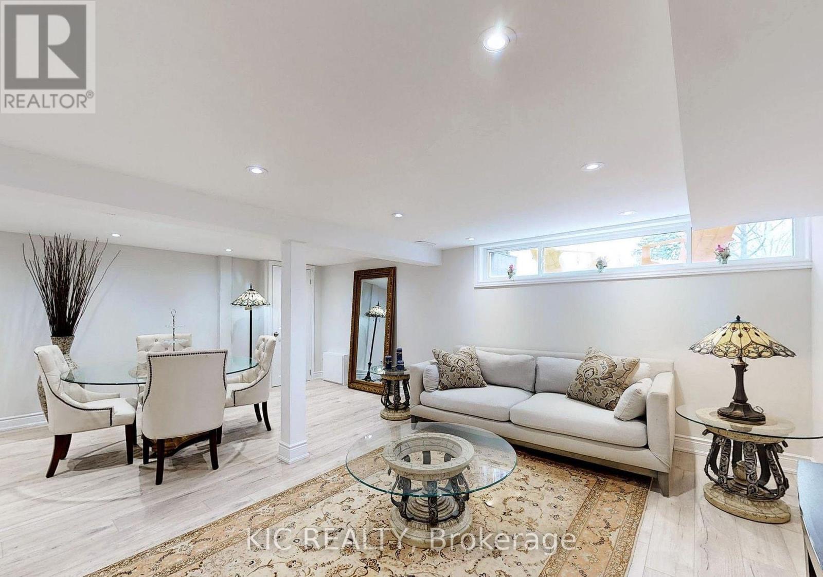Photo 6 of Basement 226 Browndale Crescent, Richmond Hill ON
