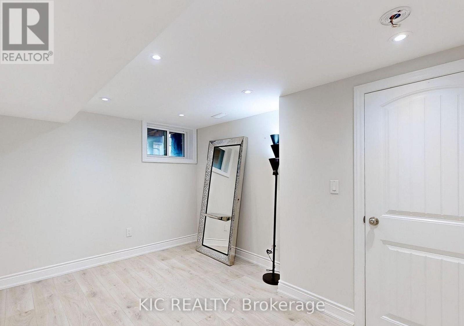 Photo 9 of Basement 226 Browndale Crescent, Richmond Hill ON
