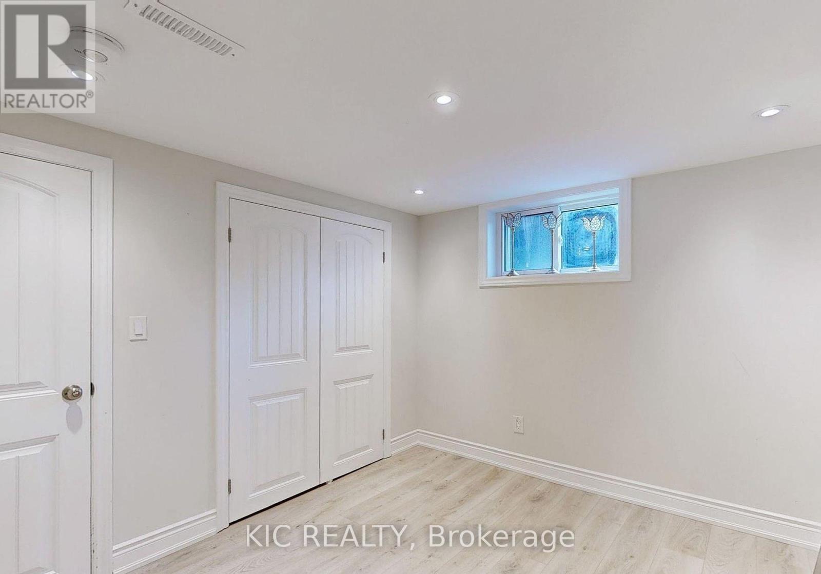 Photo 11 of Basement 226 Browndale Crescent, Richmond Hill ON