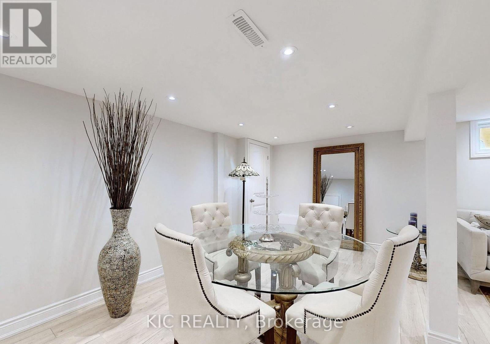 Photo 10 of Basement 226 Browndale Crescent, Richmond Hill ON