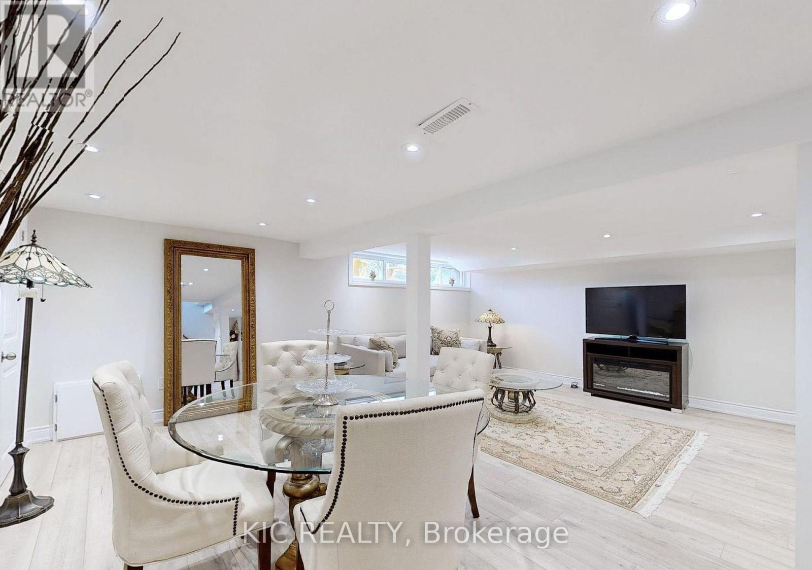 Photo 14 of Basement 226 Browndale Crescent, Richmond Hill ON