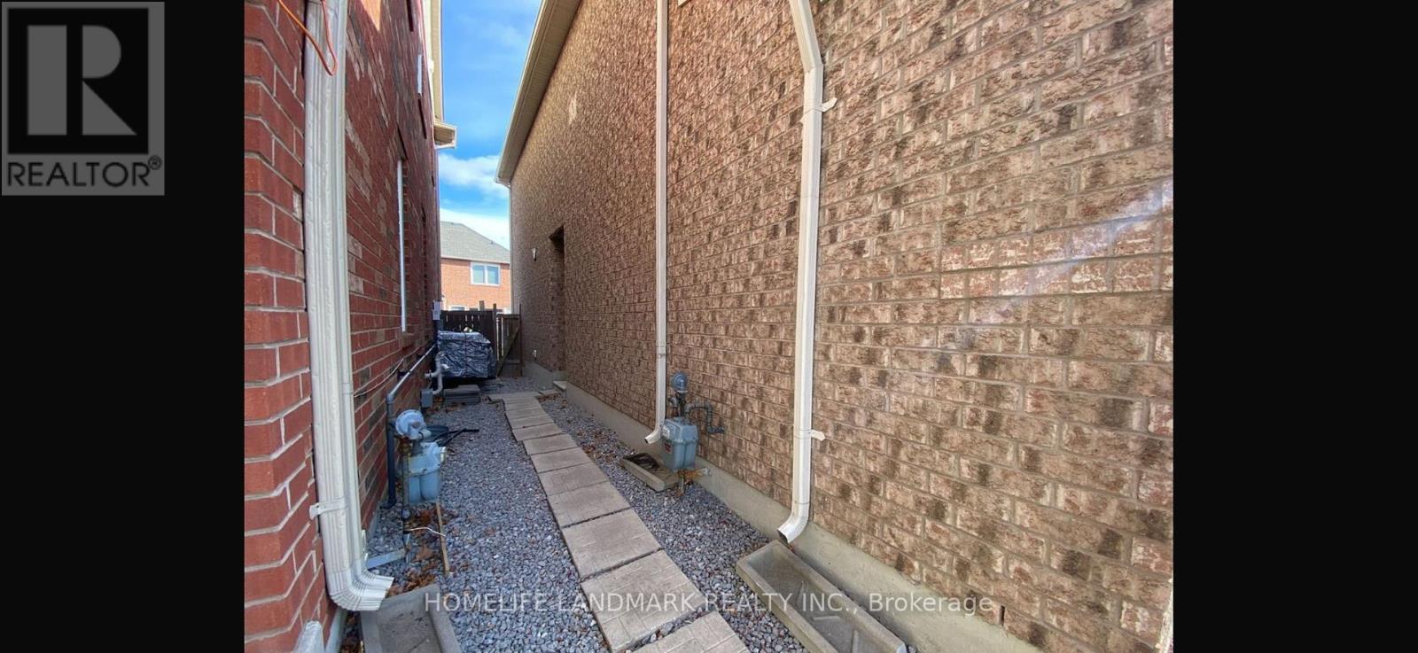 Photo 3 of Bsmt 53 Ross Patrick Crescent, Newmarket ON