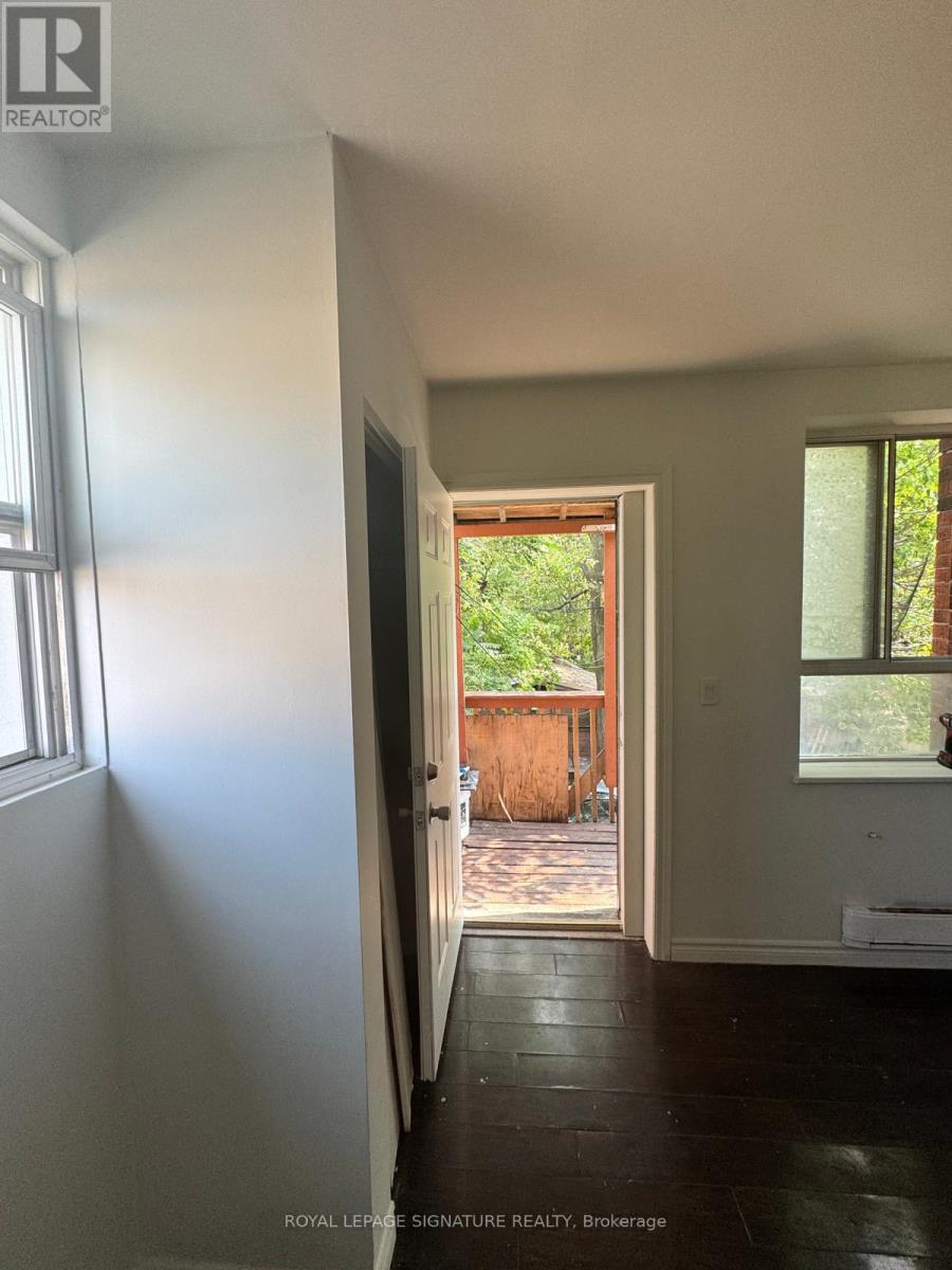 Photo 6 of Upper 2631 Eglinton Avenue W, Toronto ON