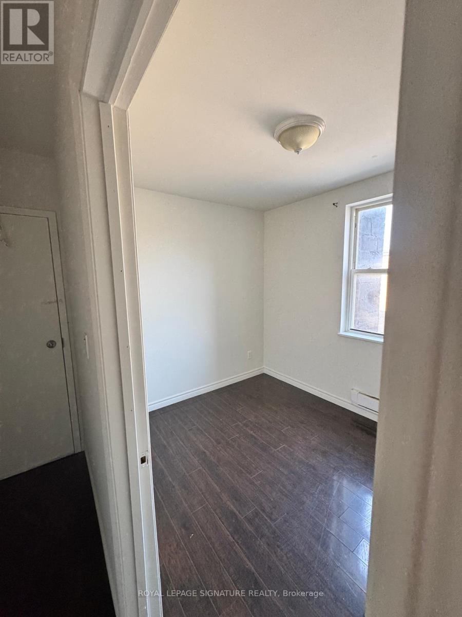 Photo 5 of Upper 2631 Eglinton Avenue W, Toronto ON