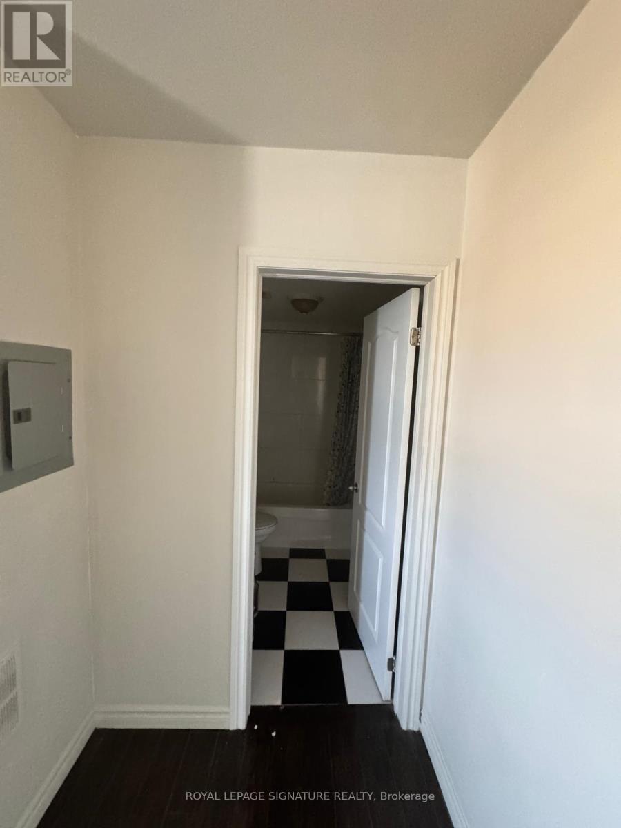 Photo 7 of Upper 2631 Eglinton Avenue W, Toronto ON