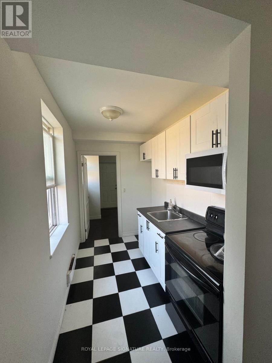 Photo 11 of Upper 2631 Eglinton Avenue W, Toronto ON