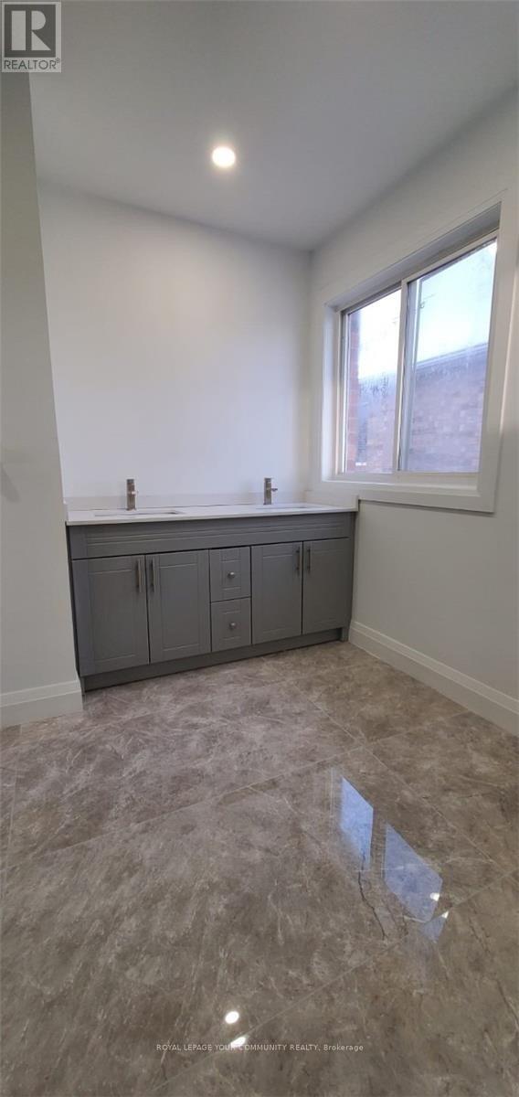 Photo 10 of 5058 Oscar Peterson Boulevard E, Mississauga ON