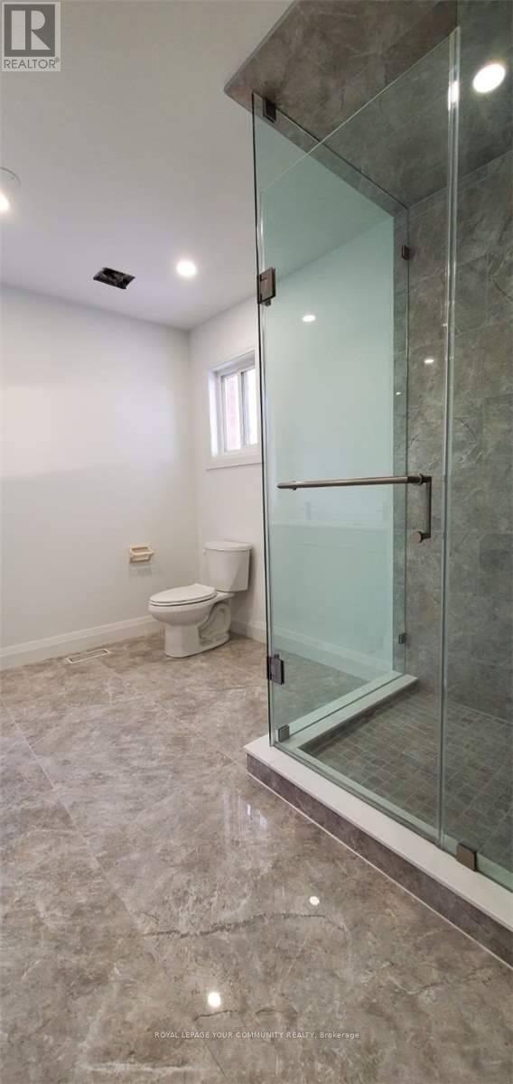 Photo 4 of 5058 Oscar Peterson Boulevard E, Mississauga ON