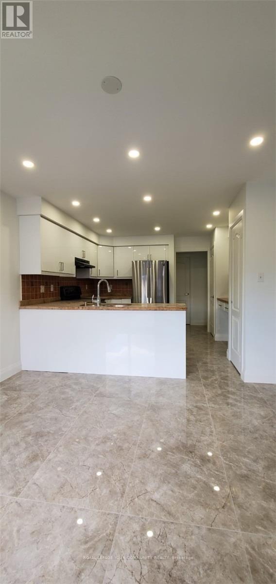 Photo 12 of 5058 Oscar Peterson Boulevard E, Mississauga ON