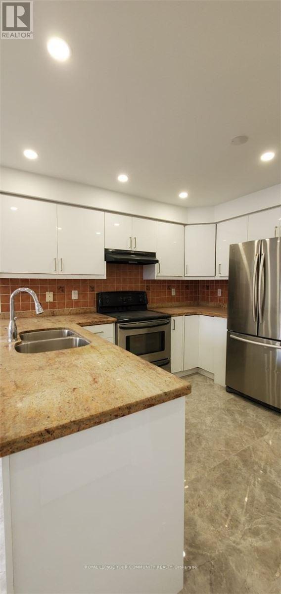 Photo 8 of 5058 Oscar Peterson Boulevard E, Mississauga ON