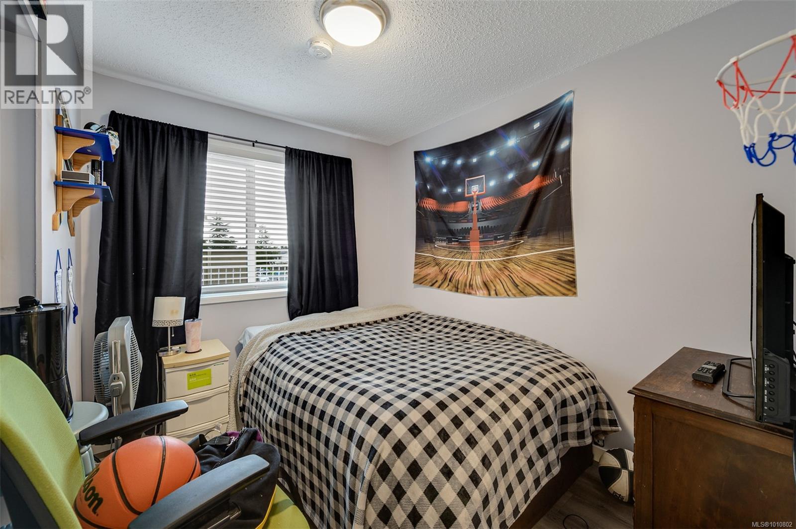 Photo 10 of 2031 2033 Melville Dr, Sidney BC