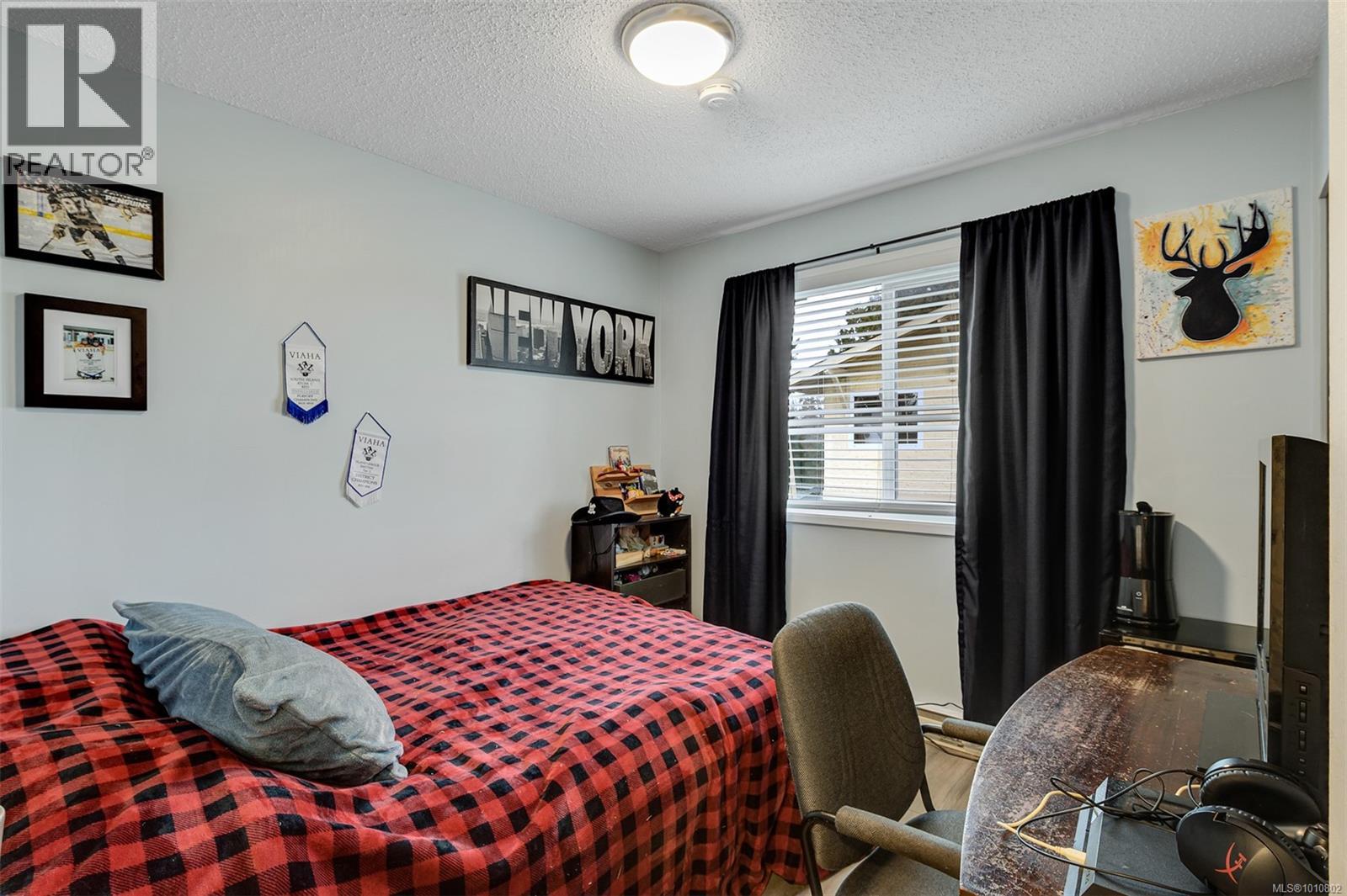 Photo 31 of 2031 2033 Melville Dr, Sidney BC