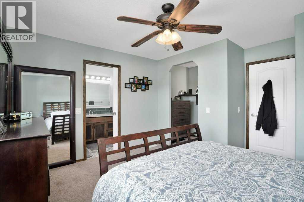 Photo 17 of 136 Oswald Close, Red Deer AB