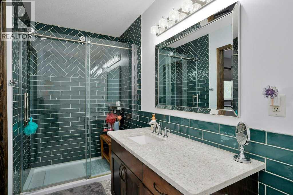 Photo 18 of 136 Oswald Close, Red Deer AB