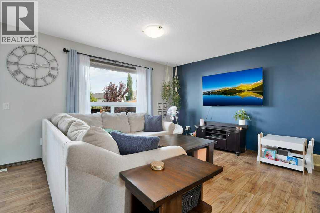 Photo 12 of 136 Oswald Close, Red Deer AB