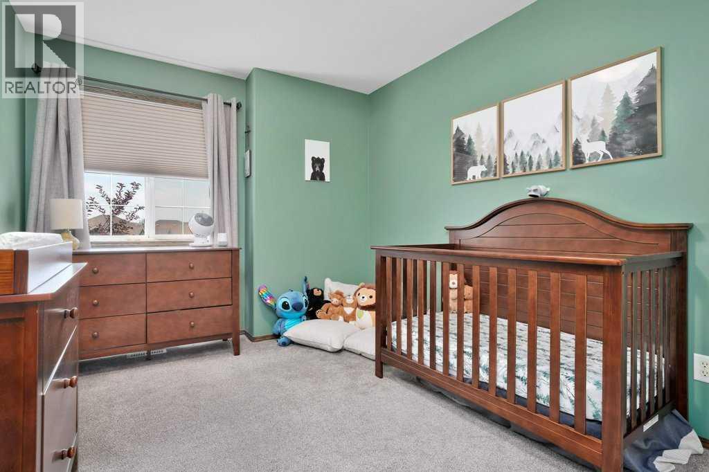 Photo 20 of 136 Oswald Close, Red Deer AB