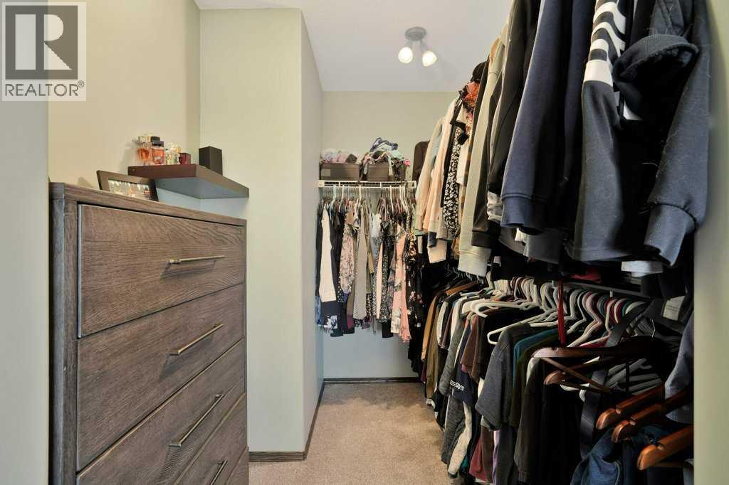Photo 19 of 136 Oswald Close, Red Deer AB