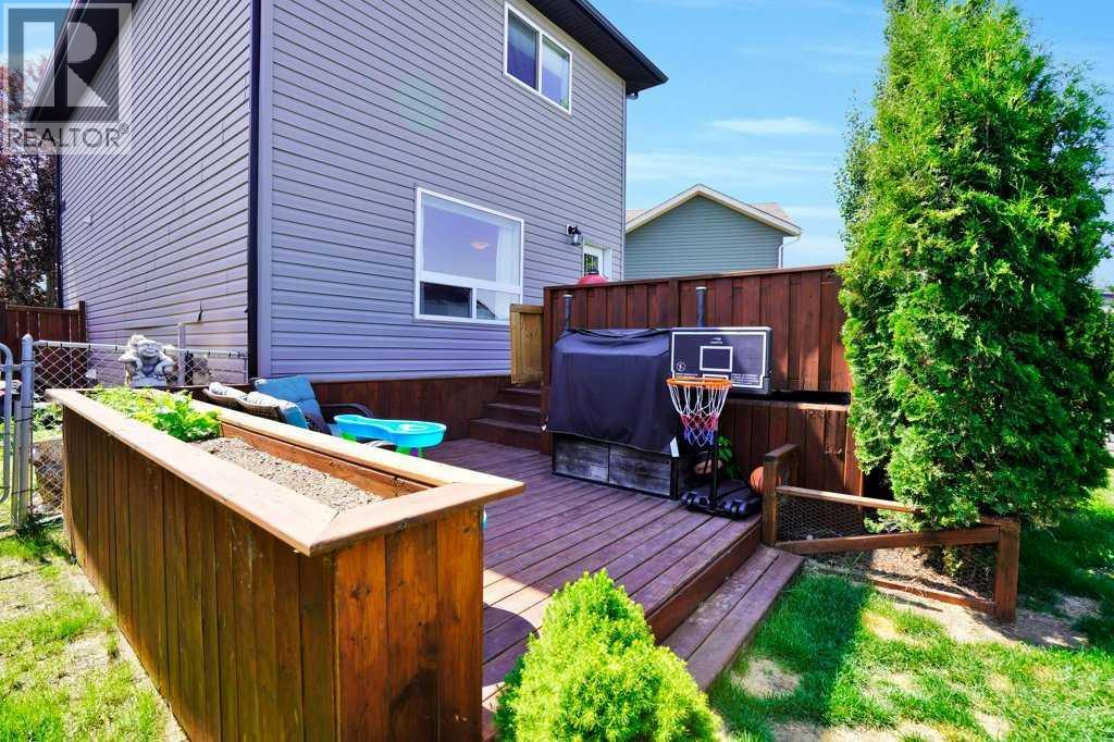 Photo 32 of 136 Oswald Close, Red Deer AB