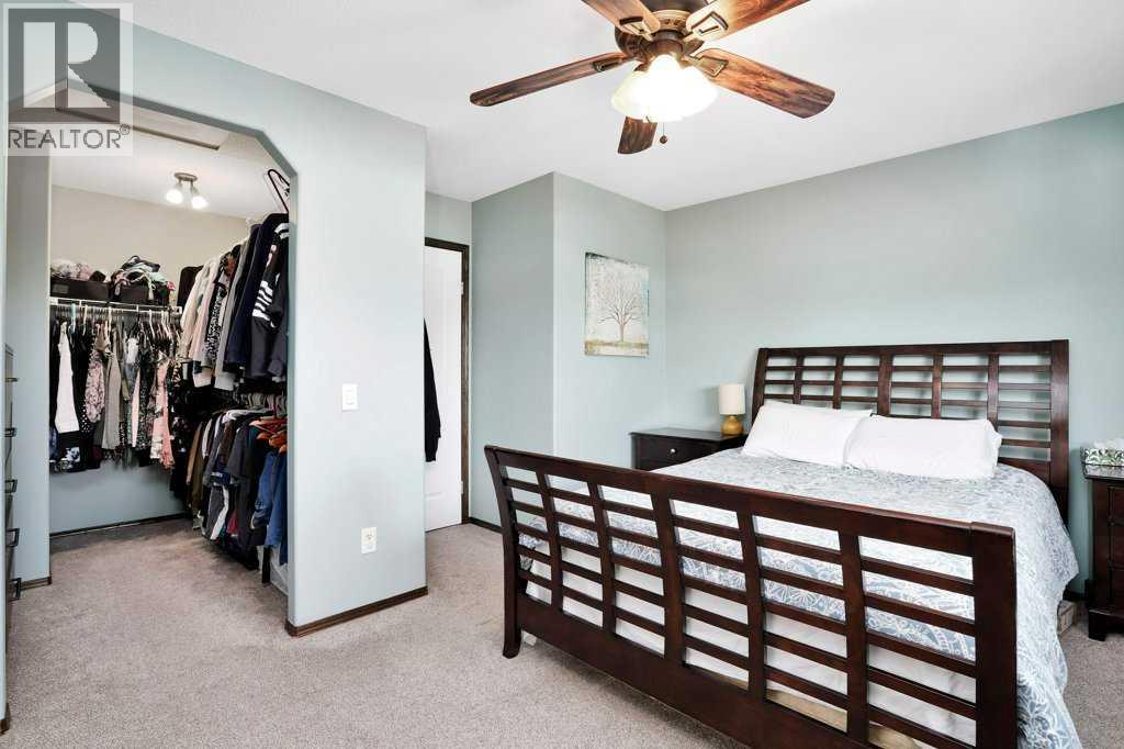 Photo 16 of 136 Oswald Close, Red Deer AB
