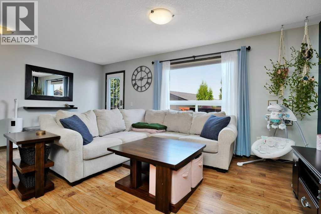 Photo 13 of 136 Oswald Close, Red Deer AB