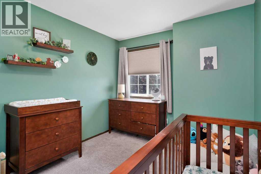 Photo 21 of 136 Oswald Close, Red Deer AB