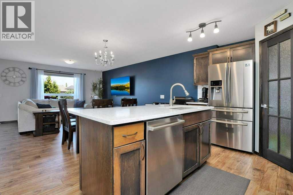 Photo 9 of 136 Oswald Close, Red Deer AB